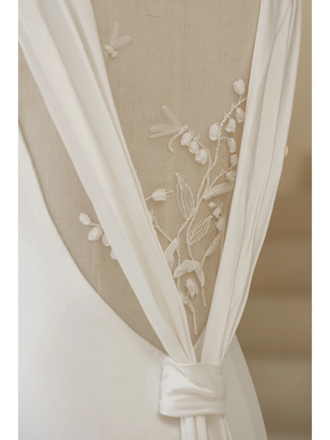 Timeless Mermaid V Neck White Satin Long Bride Dress Summer Simple Classy Wedding Dresses AB874