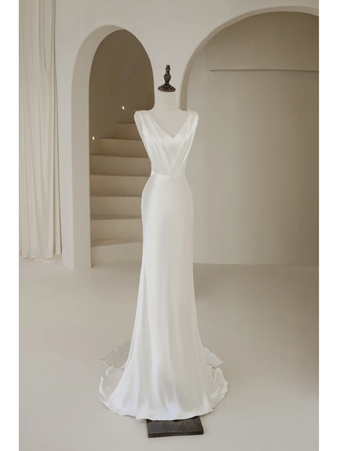 Timeless Mermaid V Neck White Satin Long Bride Dress Summer Simple Classy Wedding Dresses AB874
