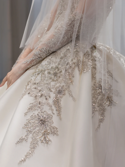 Zeitloses Brautkleid mit Handschuhen, Spitzenapplikationen, Abendkleid mit Herzausschnitt, Ballkleid AB875