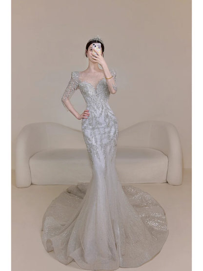 Zeitloses silbernes Brautkleid für Damen mit 3/4-Ärmeln, Perlenbesatz, V-Ausschnitt, Meerjungfrauenstil AB878