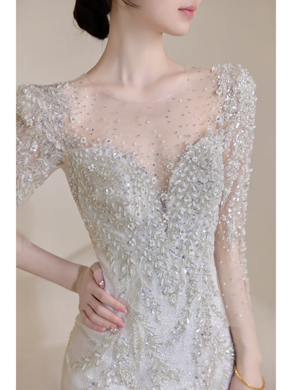 Zeitloses silbernes Brautkleid für Damen mit 3/4-Ärmeln, Perlenbesatz, V-Ausschnitt, Meerjungfrauenstil AB878