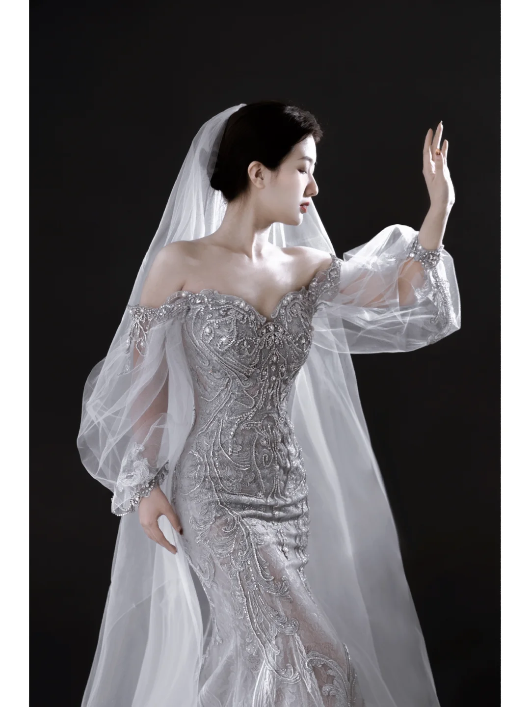 Sparkly Mermaid Off The Shoulder Women's Silver Wedding Dress With Sequin Lace Long Sleeves Bride Dress AB884