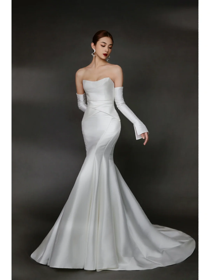 Ärmelloses Brautkleid mit V-Ausschnitt, bodenlang, Meerjungfrauen-Stil, mit Handschuhen, weiß, AB887