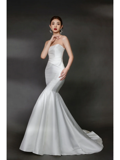 Ärmelloses Brautkleid mit V-Ausschnitt, bodenlang, Meerjungfrauen-Stil, mit Handschuhen, weiß, AB887