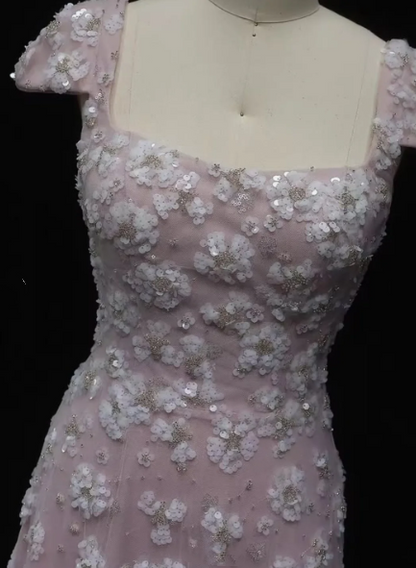 Elegantes, rückenfreies, kurzärmeliges A-Linien-Abendkleid mit Blumenmuster, Modell AB920