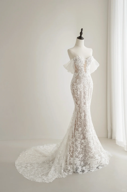 Timeless Women's White Sweetheart Wedding Dress Mermaid With Sleeves Lace for Bride Applique Brides Dress AC001