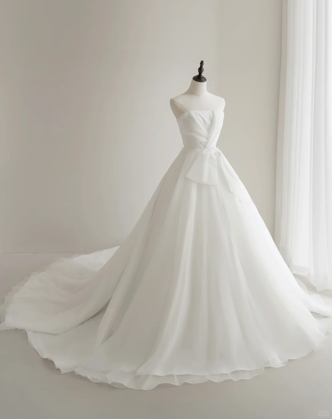 Timeless Women's White Ball Gown Strapless Sleeveless Tulle Wedding Dresses for Brides Dress AC017