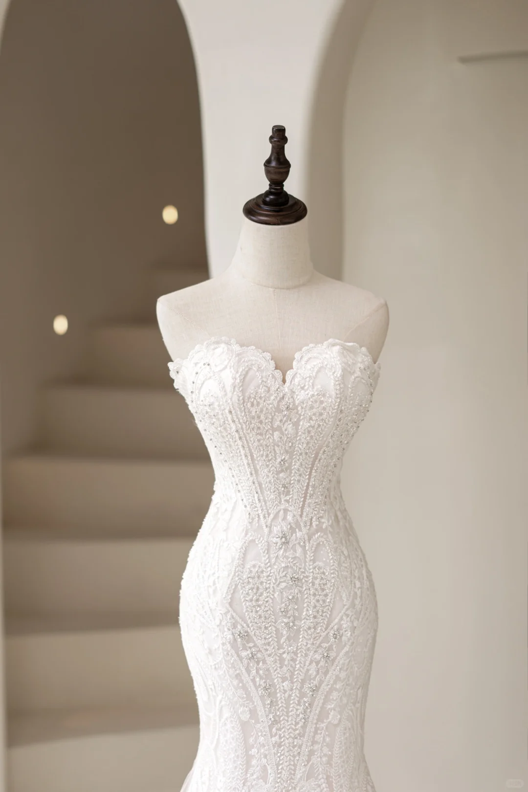 Luxuriöses Meerjungfrauen-Brautkleid für Damen, ärmellos, mit Herzausschnitt, aus Spitze und Tüll, AC029