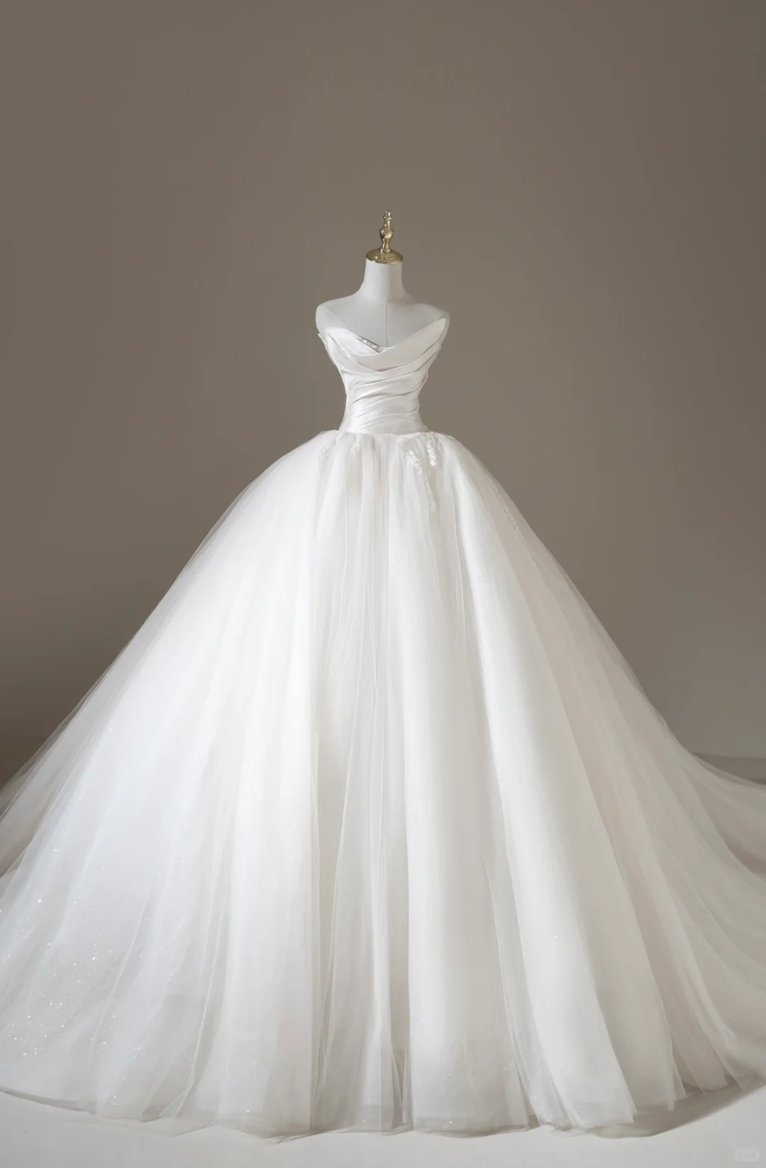 Robe de bal blanche sans bretelles et sans manches en tulle pour femme, modèle AC041