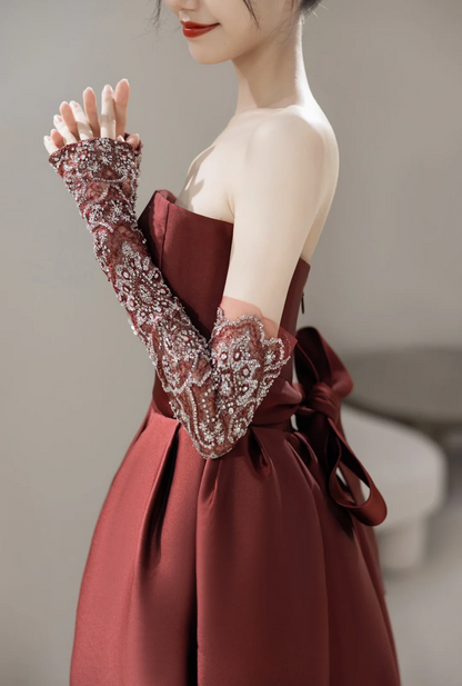 Robe de soirée sirène bustier modeste avec gants, manches longues, en satin bordeaux, idéale pour un bal de promo ou un 22e anniversaire (AC056)