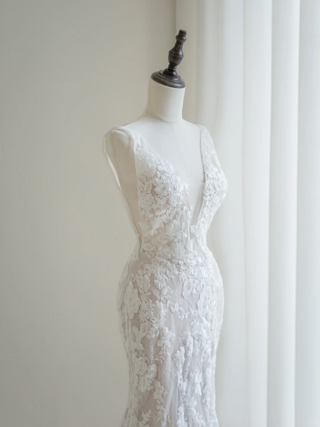 Robe de mariée sirène intemporelle pour femme, col en V, en tulle blanc orné d'appliqués, modèle AC060