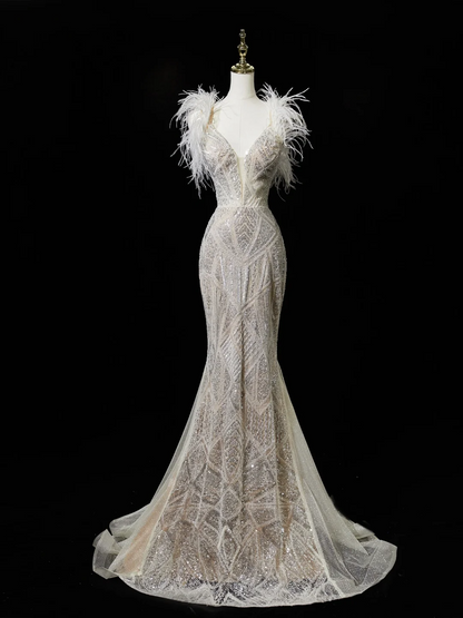 Robe de mariée sirène intemporelle à fines bretelles, ornée de sequins blancs et de plumes, référence AC064