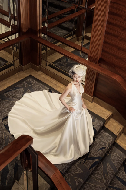 Brautkleid mit Neckholder und Spitze, bodenlang, AC067