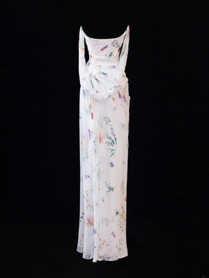 Elegantes, trägerloses Etuikleid mit Blumenmuster und Falten – ein beeindruckendes, langes, weißes Ballkleid für festliche Anlässe (SA003)
