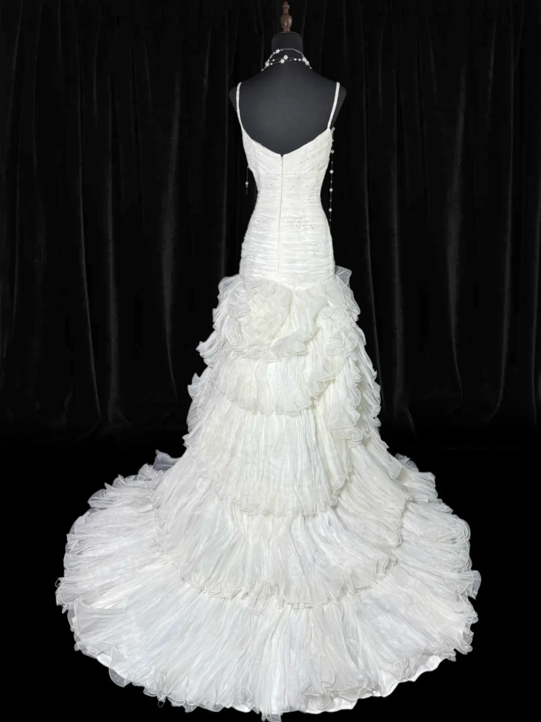 Bezauberndes, ärmelloses Meerjungfrauen-Brautkleid mit Spaghettiträgern, weißem Tüll, Falten und Perlen, langes Vintage-Kleid im Stil der 1920er Jahre AS005