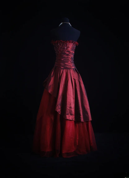 Robe de bal rétro bustier en tulle bordeaux années 90 ornée de perles, idéale pour les soirées et les fêtes. Robe longue de soirée formelle, parfaite pour un 21e anniversaire (AS006).
