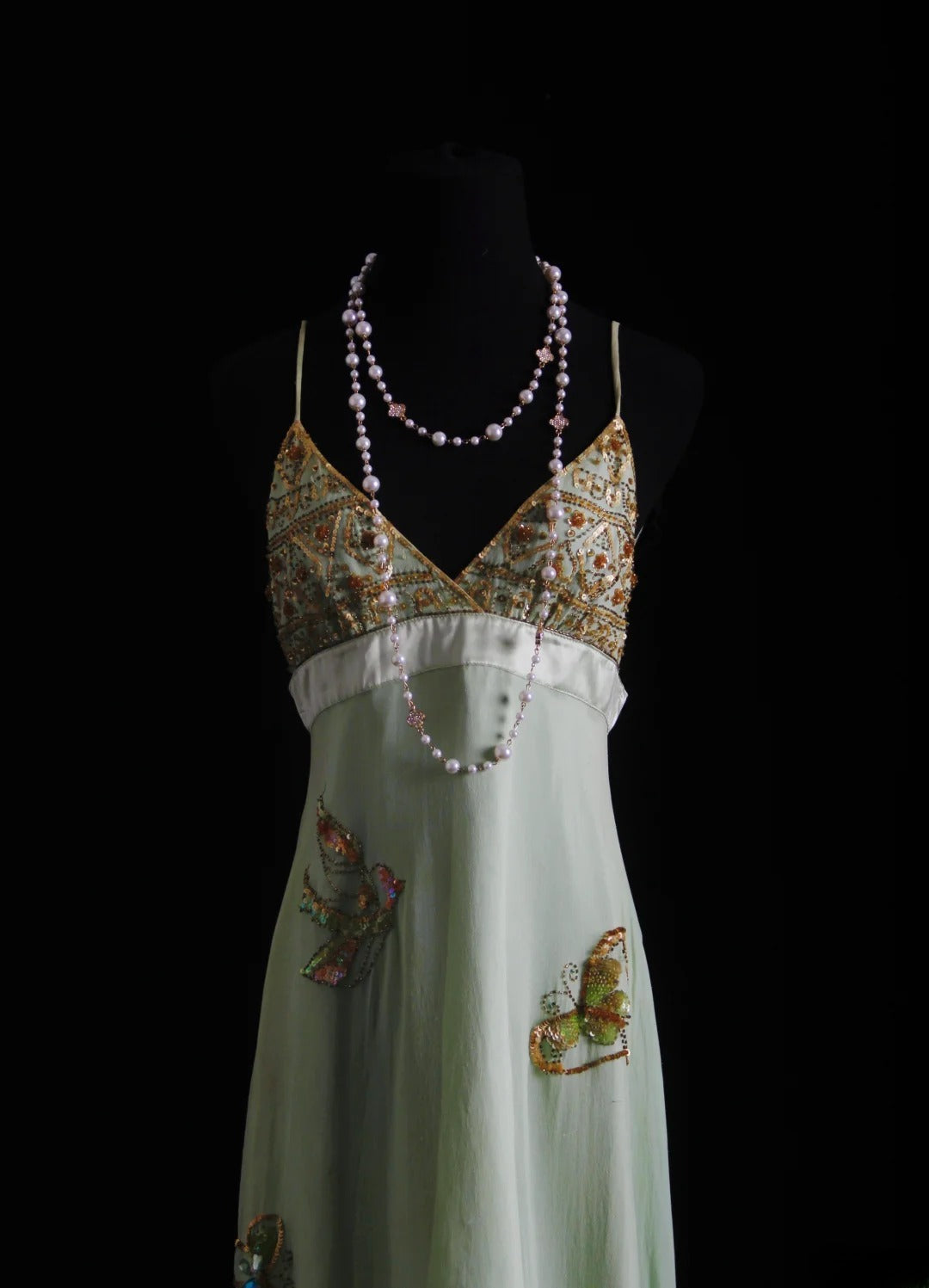 Retro-Kleid im 90er-Jahre-Stil mit asymmetrischem Saum, Spaghettiträgern, Perlen und Teelänge – ideal für Partys, formelle Anlässe und den 20. Geburtstag (AS008).