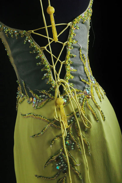 Glitzerndes A-Linien-Halterkleid aus smaragdgrünem Chiffon mit silbernen Perlen für Damen – langes, formelles Ballkleid zum 18. Geburtstag AS009