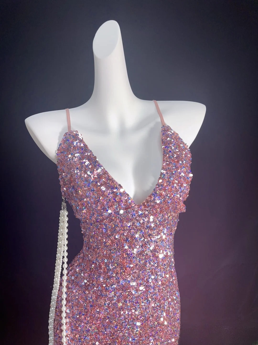 Robe fourreau vintage à fines bretelles et sequins roses, courte, idéale pour un bal de promo, un 16e anniversaire ou une soirée cocktail (AS011)