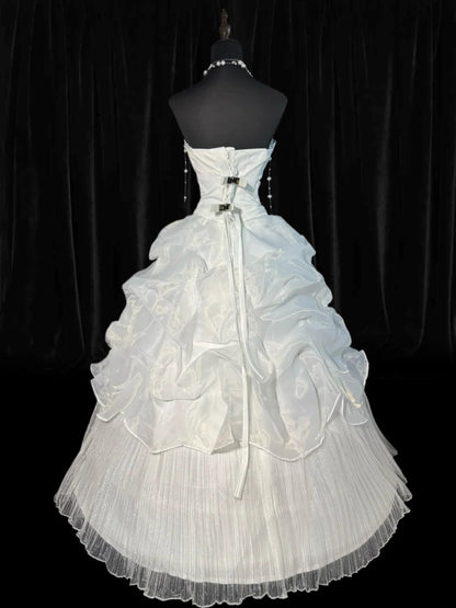 Zeitloses, trägerloses, ärmelloses Ballkleid aus weißem Organza mit Stufenrock, Falten und Spitze, langes Vintage-Korsett, figurbetont, im Stil der 1920er Jahre, Hochzeitskleid AS011