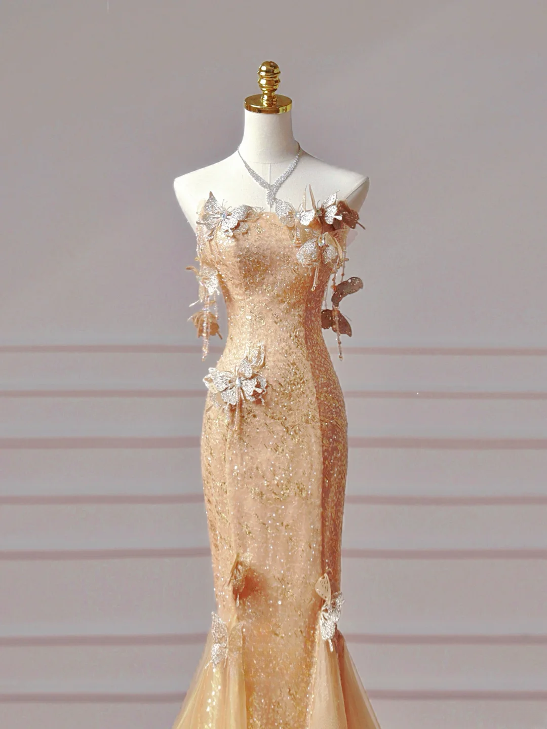 Chic Prom Dresses Aesthetic Mermaid Strapless Gold Sequins With Butterfly Inspiration Impress Long Party Formal Gown For Teenagers High Schools AQ012