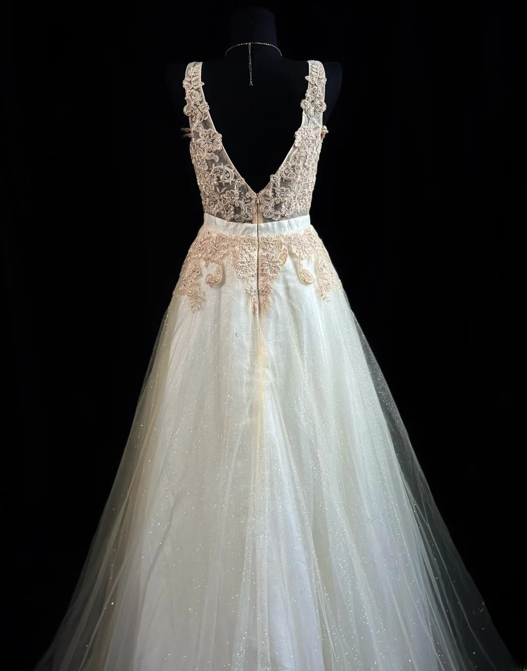 Refined Prom Dresses A Line V Neckline White Tulle With Appliqued Evening Dress Formal Outfits RB5824