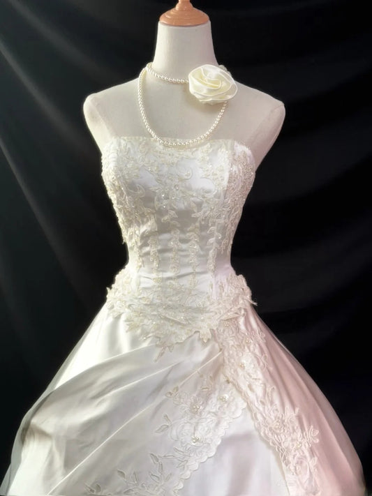 Ethereal Ball Gowns Strapless White Lace With Appliqued Wedding Dresses RB3356