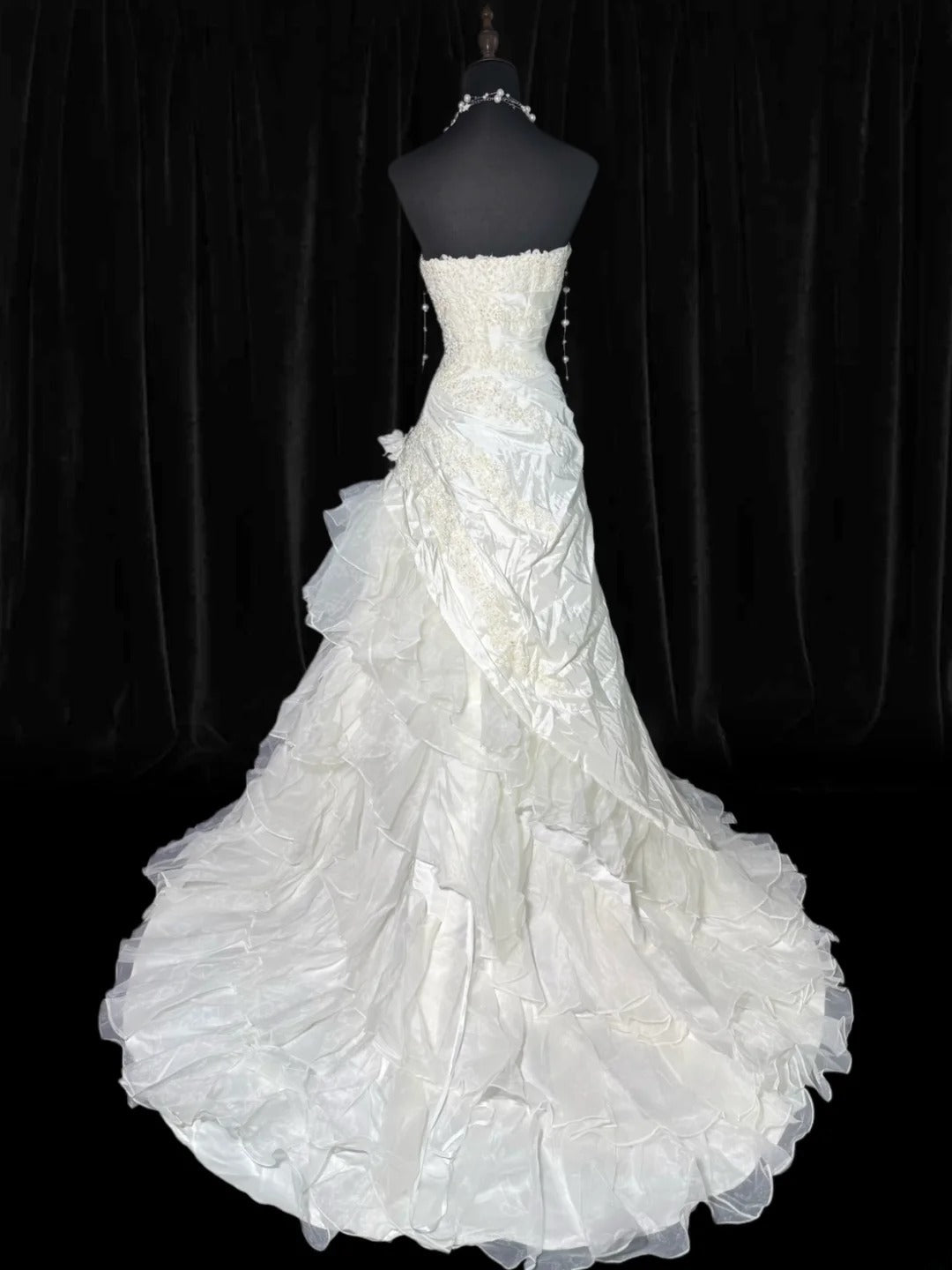 Brautkleid, trägerlos, tiefe Taille, Meerjungfrauenstil, 1950er/1940er Jahre, trägerlose Spitze mit Applikationen, weiß, in Petite/Plus Size, AS014