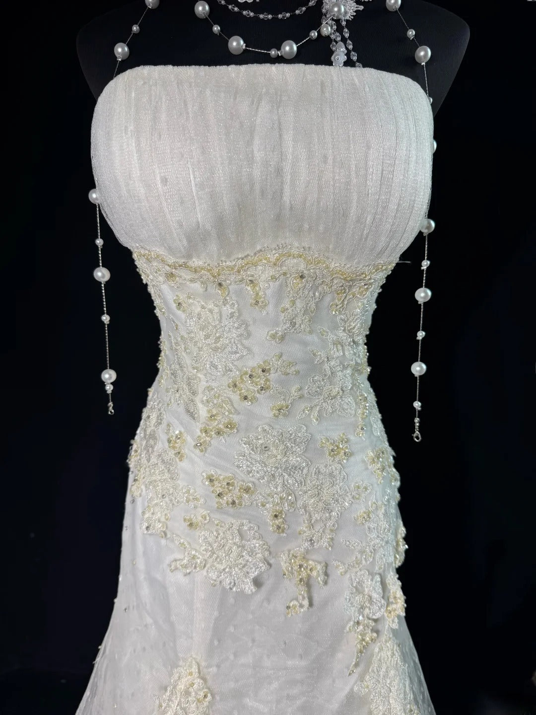 Robe de mariée bustier taille basse années 40/50, coupe sirène, dentelle et tulle ornés d'appliqués, blanche, tailles petites et grandes, AS015