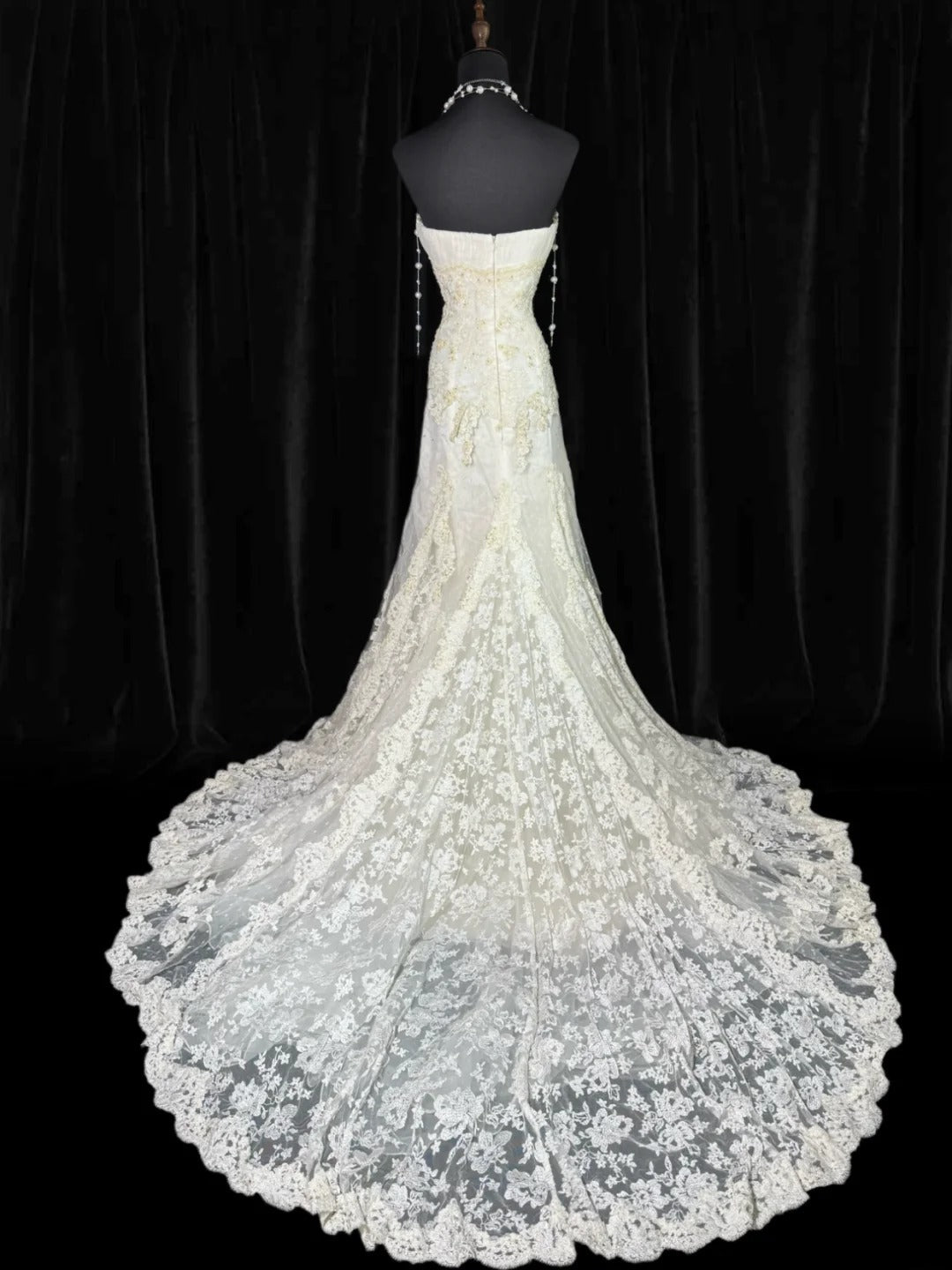 Robe de mariée bustier taille basse années 40/50, coupe sirène, dentelle et tulle ornés d'appliqués, blanche, tailles petites et grandes, AS015