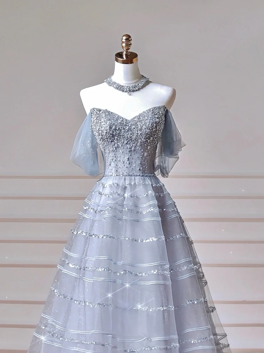 Elegantes, schulterfreies Ballkleid aus hellblauem Tüll – ein beeindruckendes, langes Abendkleid für Teenager und Mädchen der Oberstufe (AQ017).