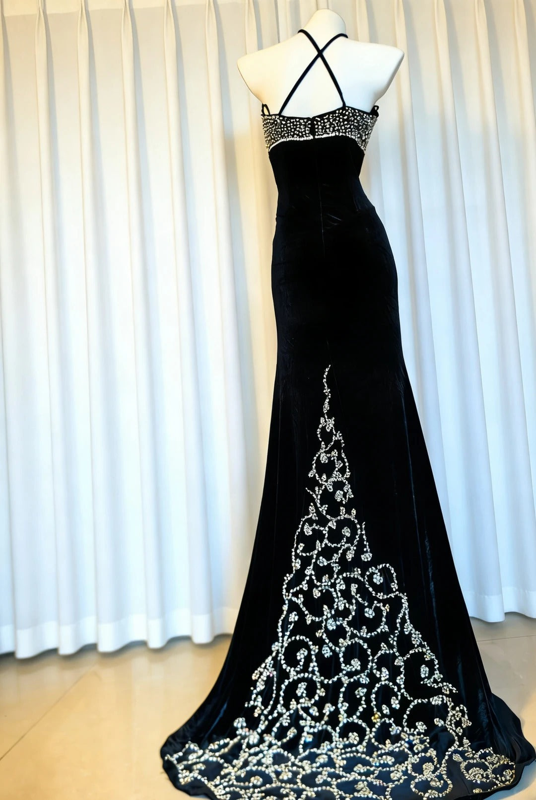 Robe de bal longue sirène unique à dos nu et fente latérale ornée de perles, idéale pour un 20e anniversaire (AS019)