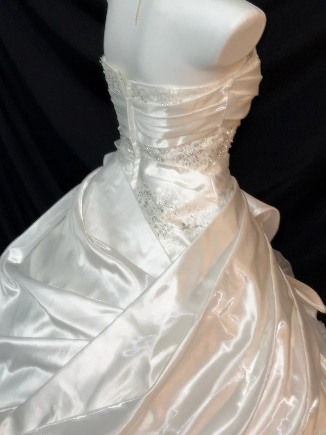 Ethereal Ball Gowns Strapless White Lace With Appliqued Lace Court Train Wedding Dresses RB3362