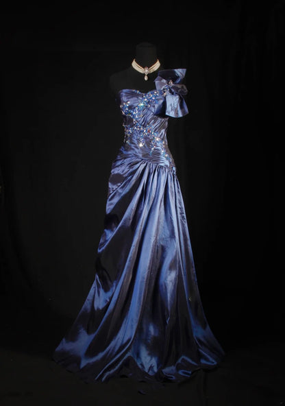 Robe de bal vintage années 90, coupe trapèze, une épaule, satin bleu marine orné de perles, robe de soirée longue AS021
