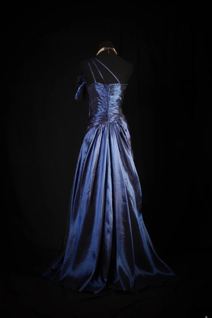 Robe de bal vintage années 90, coupe trapèze, une épaule, satin bleu marine orné de perles, robe de soirée longue AS021