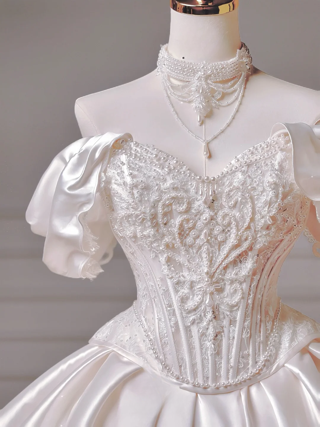 Robe de mariée longue de princesse, robe de bal, décolleté cœur, plissée en satin, manches amovibles, robe de mariée blanche AQ022