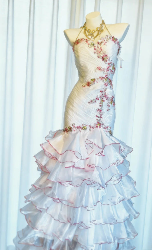 Robe de soirée sirène blanche à décolleté cœur ornée de dentelle et de perles, style années 90, idéale pour un bal de promo, un 20e anniversaire ou toute autre occasion spéciale (AS022).