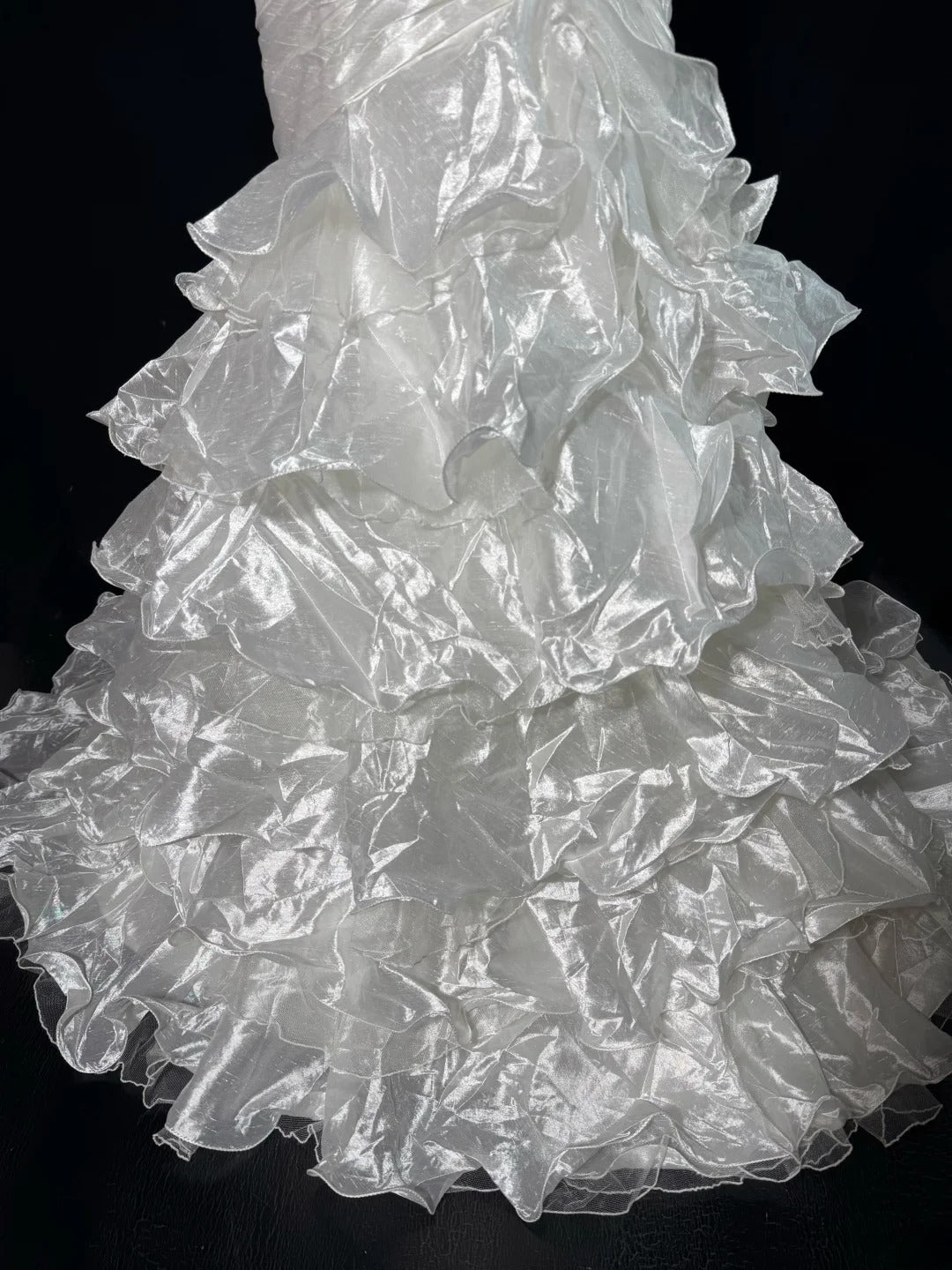 Robe de mariée sirène intemporelle pour femme, dos nu, sans manches, en taffetas blanc à volants plissés et perles, longue, style vintage années 1920, AS022