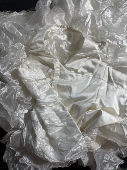 Robe de mariée sirène intemporelle pour femme, dos nu, sans manches, en taffetas blanc à volants plissés et perles, longue, style vintage années 1920, AS022