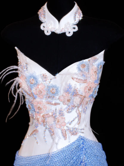 Preiswertes, paillettenbesetztes, formelles Meerjungfrauenkleid im Stil der 1950er Jahre mit Herzausschnitt, Perlen und Federn – ein beeindruckendes langes Ballkleid oder Abendkleid für festliche Anlässe (SA024).