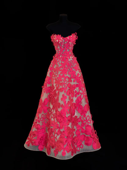 Robe de bal, robe de soirée, robe de cocktail, robe de bal longue, robe de soirée élégante, décolleté cœur, dentelle rose fuchsia, style sophistiqué, SA026