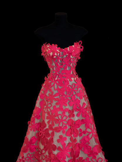 Robe de bal, robe de soirée, robe de cocktail, robe de bal longue, robe de soirée élégante, décolleté cœur, dentelle rose fuchsia, style sophistiqué, SA026