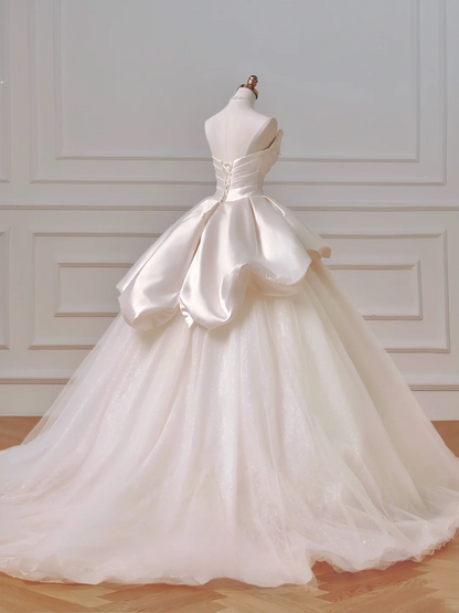 Robe de mariée longue et romantique, style bal, décolleté cœur, en satin et dentelle plissée, avec manches, référence AQ026