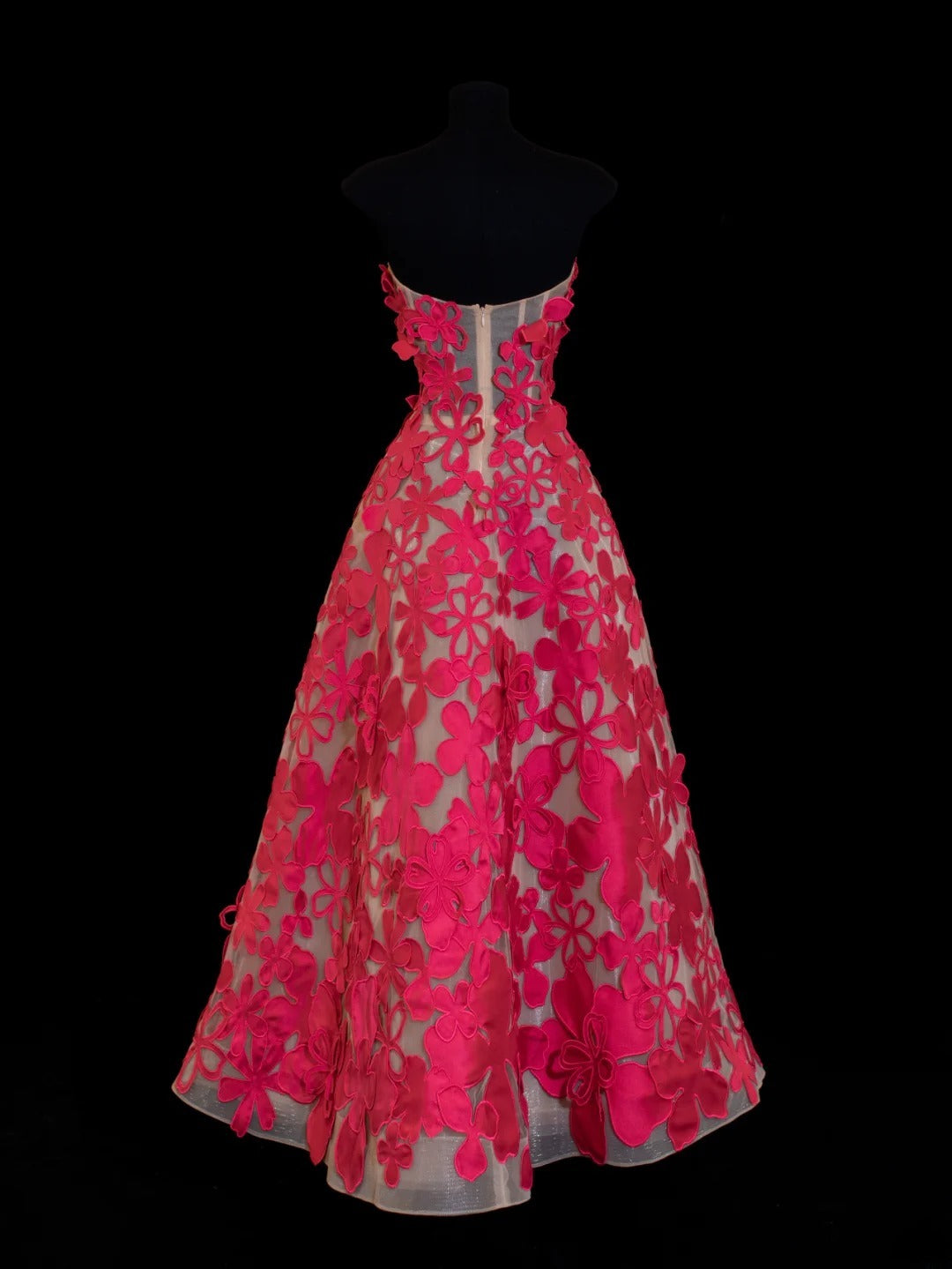 Robe de bal, robe de soirée, robe de cocktail, robe de bal longue, robe de soirée élégante, décolleté cœur, dentelle rose fuchsia, style sophistiqué, SA026