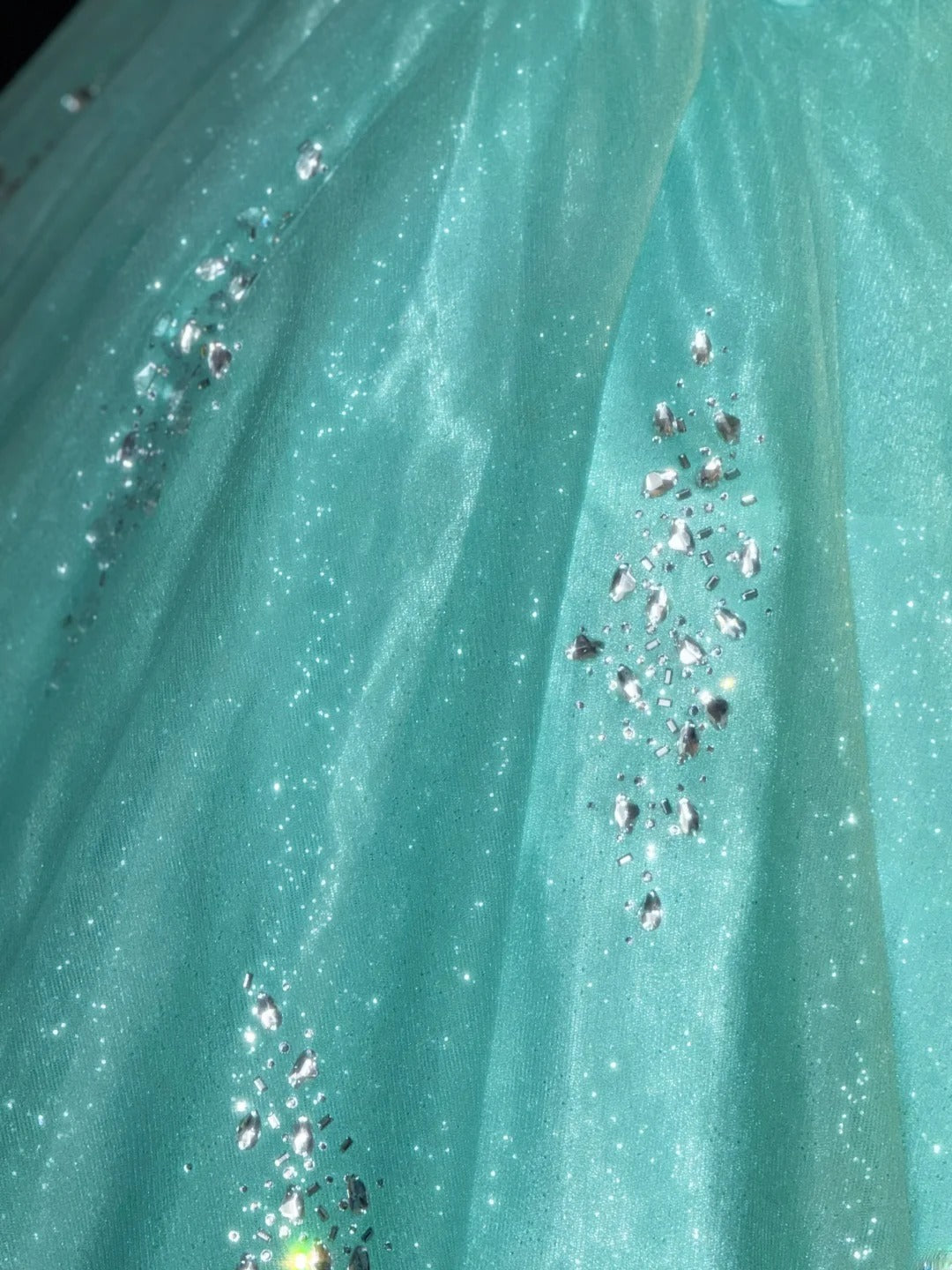 Niedliches ballförmiges trägerloses blaues Tüllkleid mit silbernen Perlen, langes Quinceanera-Kleid Vestido de 15 de Cenicienta RB3369