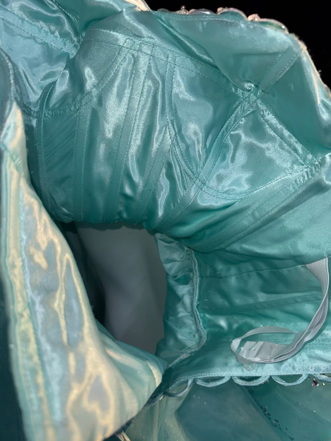 Niedliches ballförmiges trägerloses blaues Tüllkleid mit silbernen Perlen, langes Quinceanera-Kleid Vestido de 15 de Cenicienta RB3369