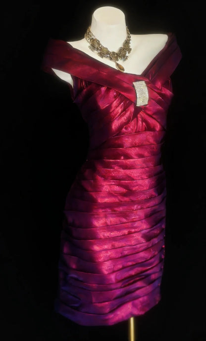 Retro-Etui-Kleid mit schulterfreiem Ausschnitt in Fuchsia, kurzes Kleid zum 18. Geburtstag, Homecoming-Kleid, Cocktailkleid AS028