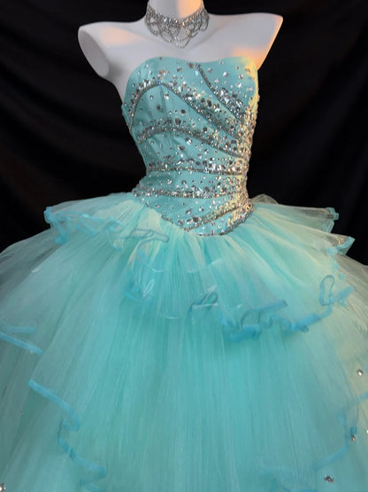 Jolie robe de bal bustier en tulle bleu avec perles argentées, robe longue de Quinceanera, robe de 15 ans Cendrillon RB3371