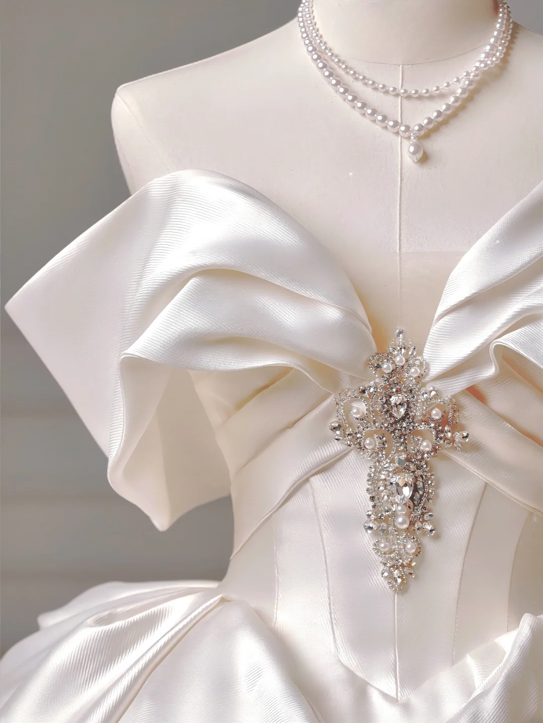Princess Long Wedding Gowns Ball Gown Off The Shoulder Satin For Bride With Short Sleeves Bridal Dresses AQ030
