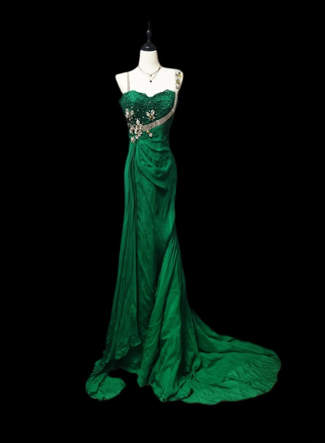 Robe de bal longue sans manches en satin vert foncé style sirène vintage, ornée de perles argentées, pour les élèves de terminale (AS031)